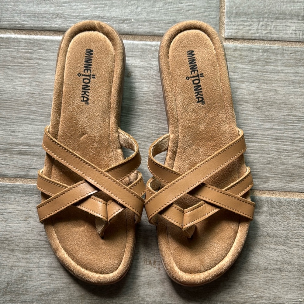 NEW Minnetonka Strappy sandals sz 7
